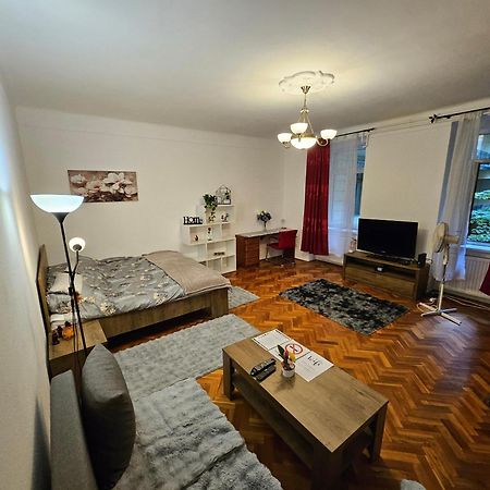 Pet Friendly 2Bdr Apartment Будапешт Екстер'єр фото